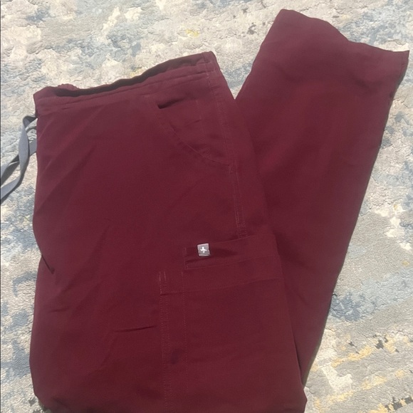 Figs Burgundy Set - Picture 4 of 5